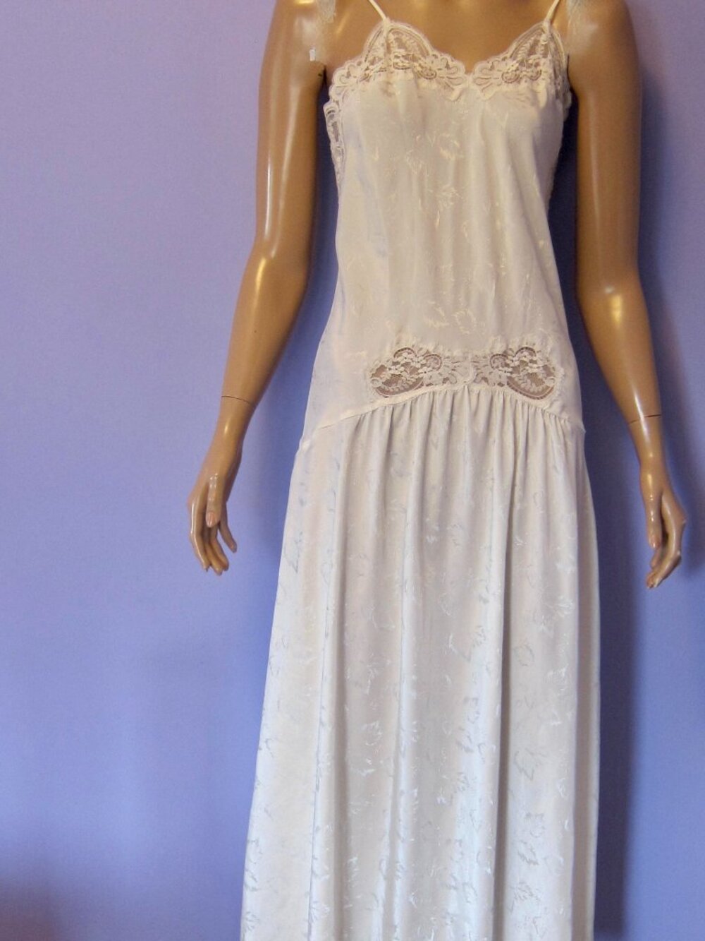 Vintage LINDA LINGERIE MONTREAL SILKY IVORY LINGERIE SLIP DRESS LONG  NIGHTGOWN